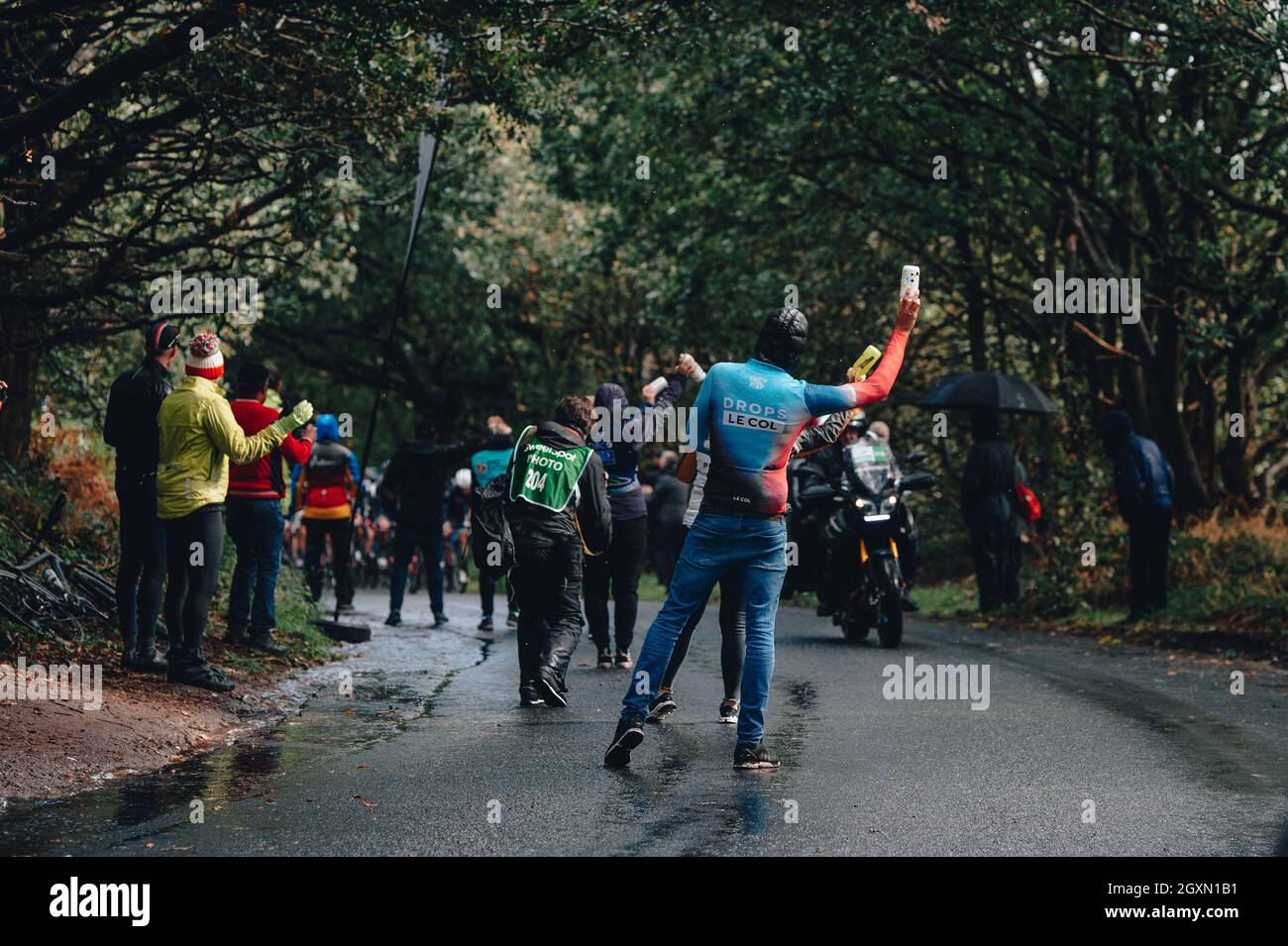 5. Oktober 2021 Frauen Tour. Stufe 2. Walsall zu Walsall. Tropfen, Soigneur. Foto von Simon Gill. Stockfoto