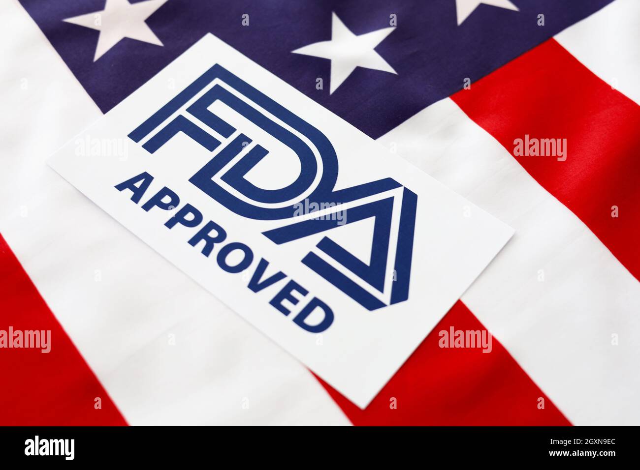 Logo FDA-zugelassen mit der Flagge der Vereinigten Staaten von Amerika Stockfoto