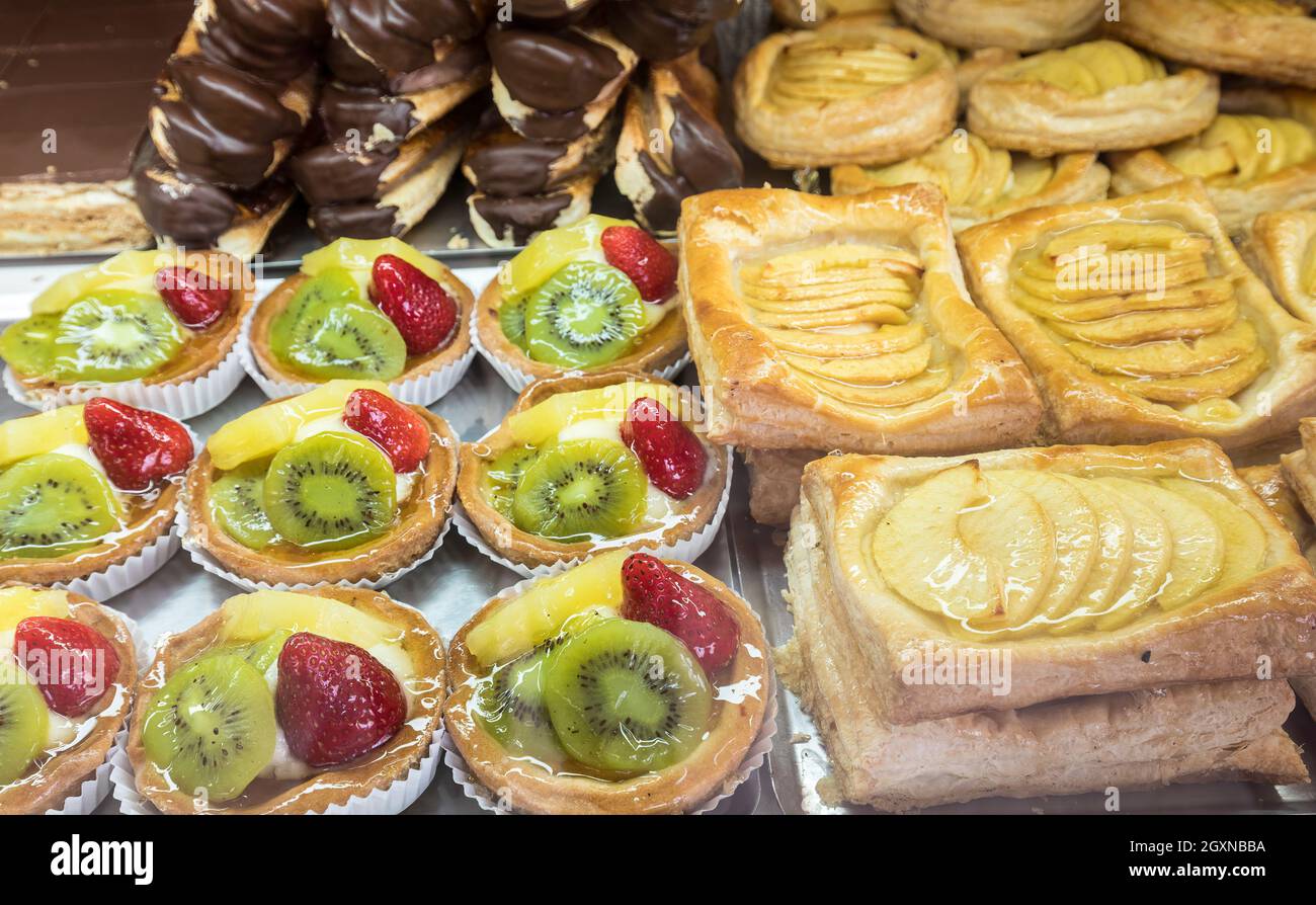 Obstkuchen zum Verkauf in der Bäckerei, La Linea de la Concepcion, Spanien Stockfoto