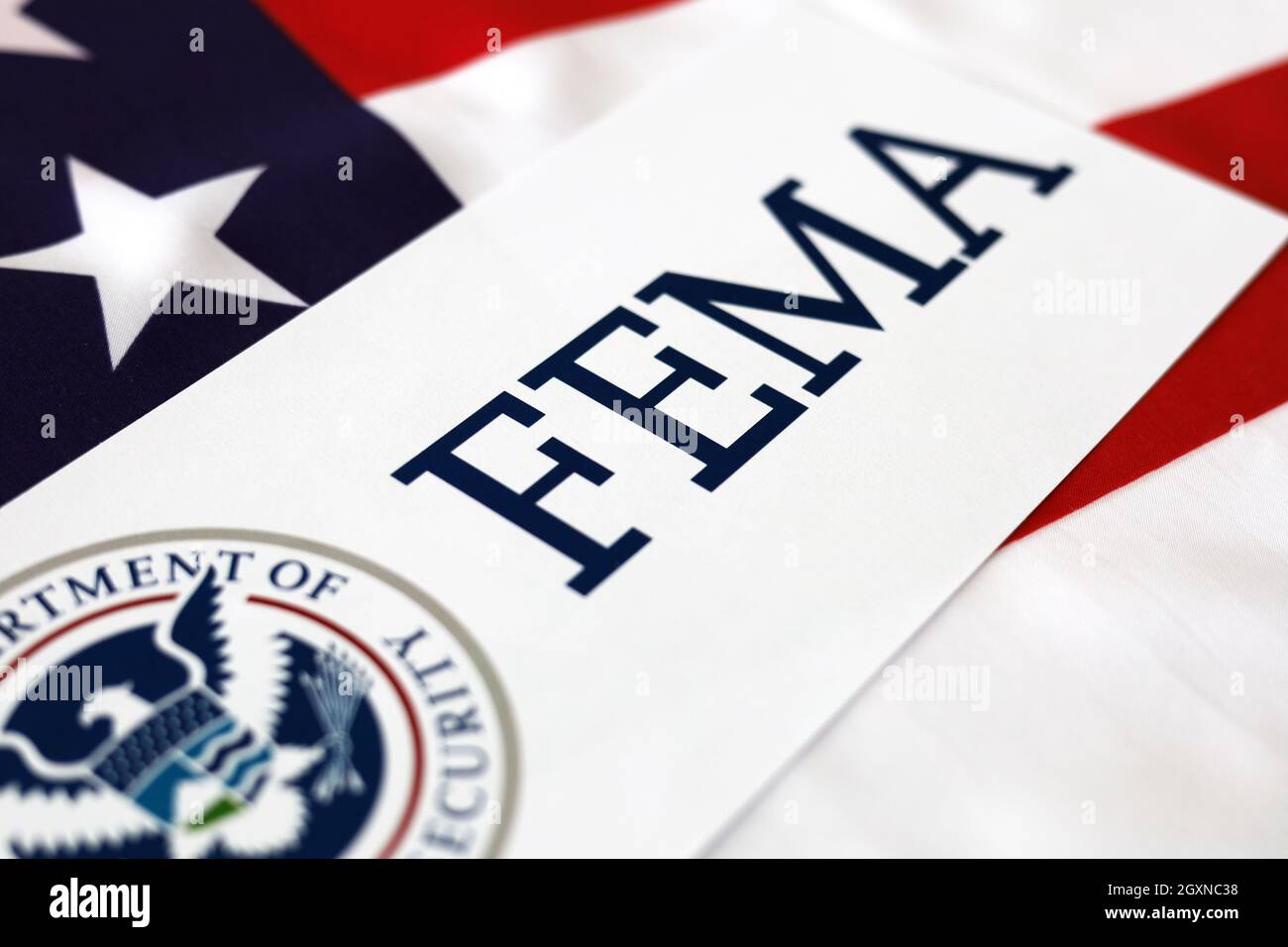 Logo FEMA mit Flagge des Vereinigten Staates von Amerika Stockfoto