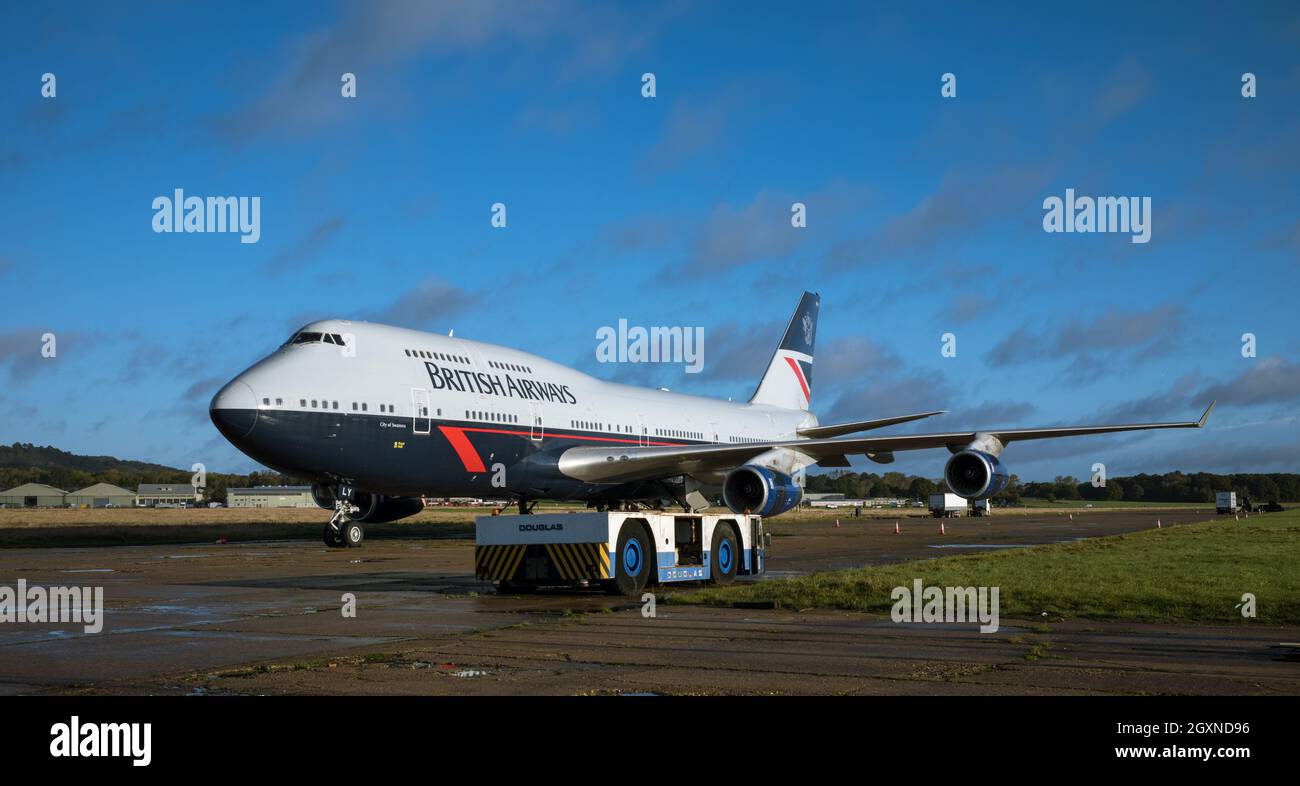 Stillgelegte Boeing 747 G-BNLY von British Airways, geparkt am Flugplatz Dunsfold, Surrey, Großbritannien Stockfoto