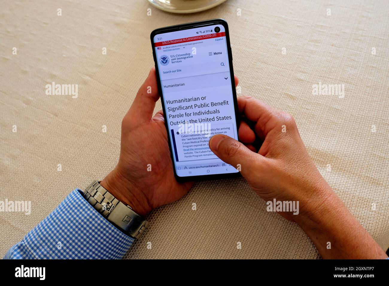 US Citizenship & Immigration Services website on cell phone; Individuals who are outside of the United States may be request parole to the enter U.S. Stockfoto