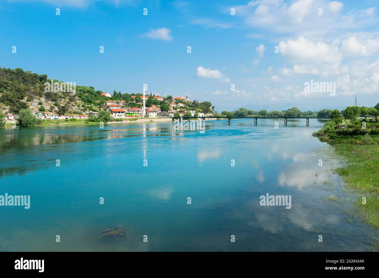 Stadt Shkodra und Fluss Bojana von der Burg Rozafa, Shkodra, Albanien Stockfoto