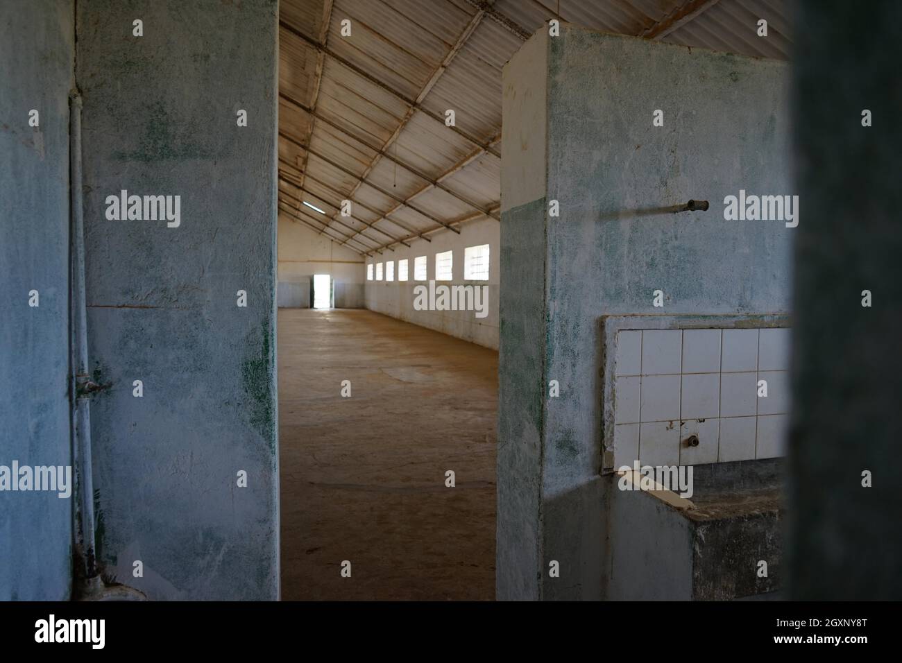 Gemeinschaftszelle, Badezimmer, Konzentrationslager Tarrafal, Santiago Island, Republik Kap Verde Stockfoto