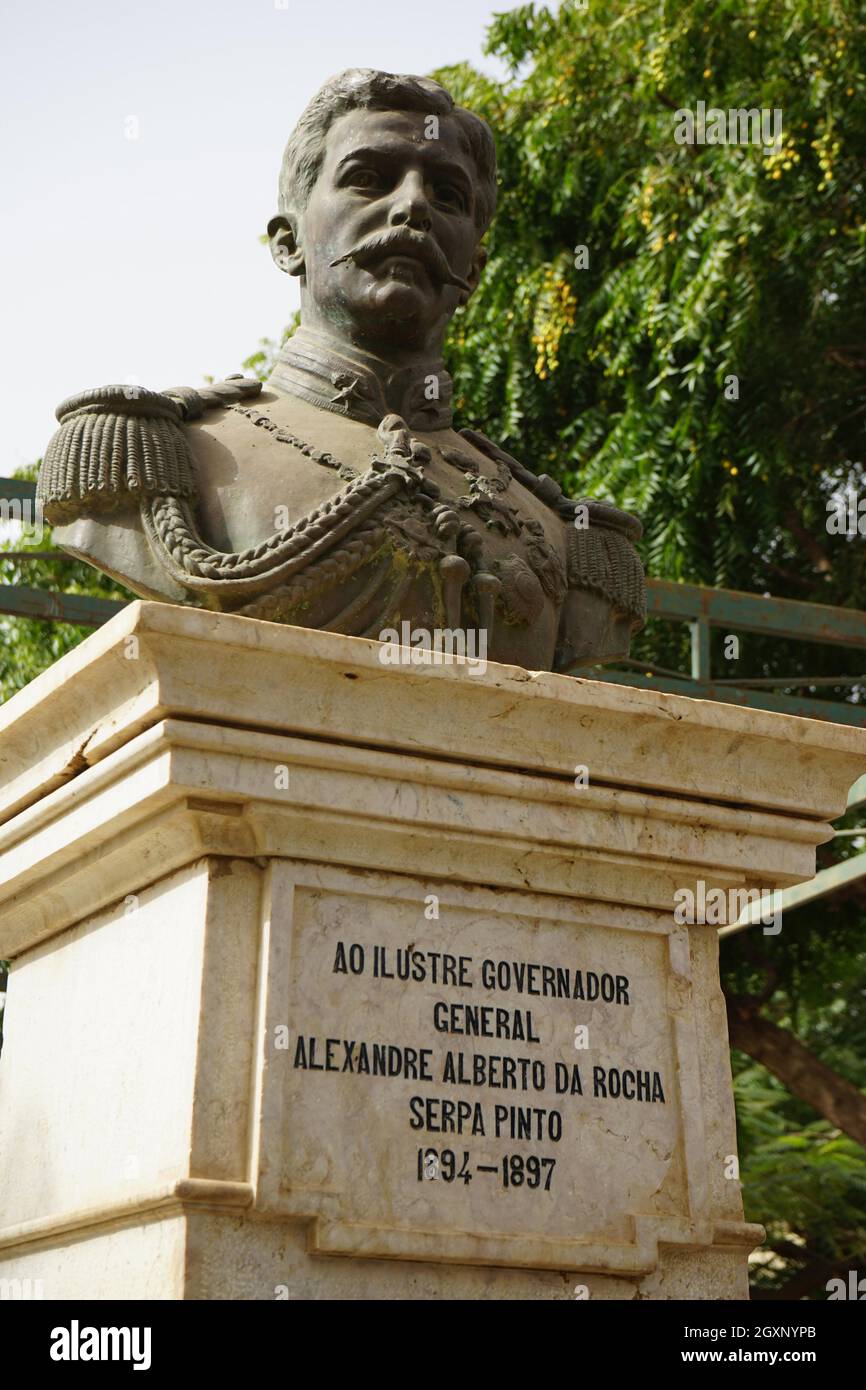 Büste des Generalgouverneurs Alexandre Alberto Da Rocha de Serpa Pinto, Praca Alexandre Albuquerque, Zentrum von Praia, Plato, Praia, Insel Santiago Stockfoto