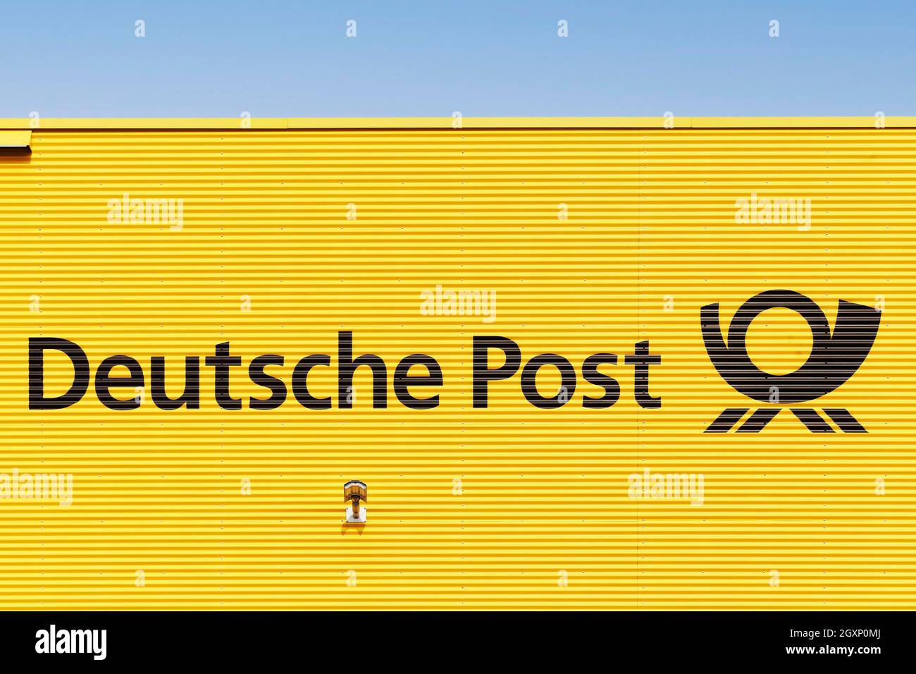 Deutsche Post, Logo auf Lager, Deutsche Post DHL Group, Ratingen, Nordrhein-Westfalen, Deutschland Stockfoto