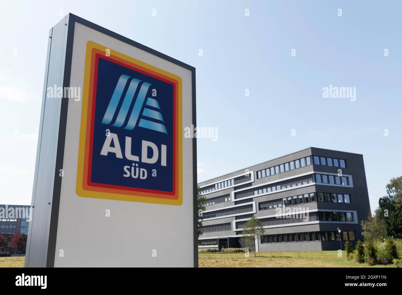 Logo Aldi Sued vor der Zentrale, Discounter-Einzelhandelskette, Mülheim an  der Ruhr, Ruhrgebiet, Nordrhein-Westfalen, Deutschland Stockfotografie -  Alamy