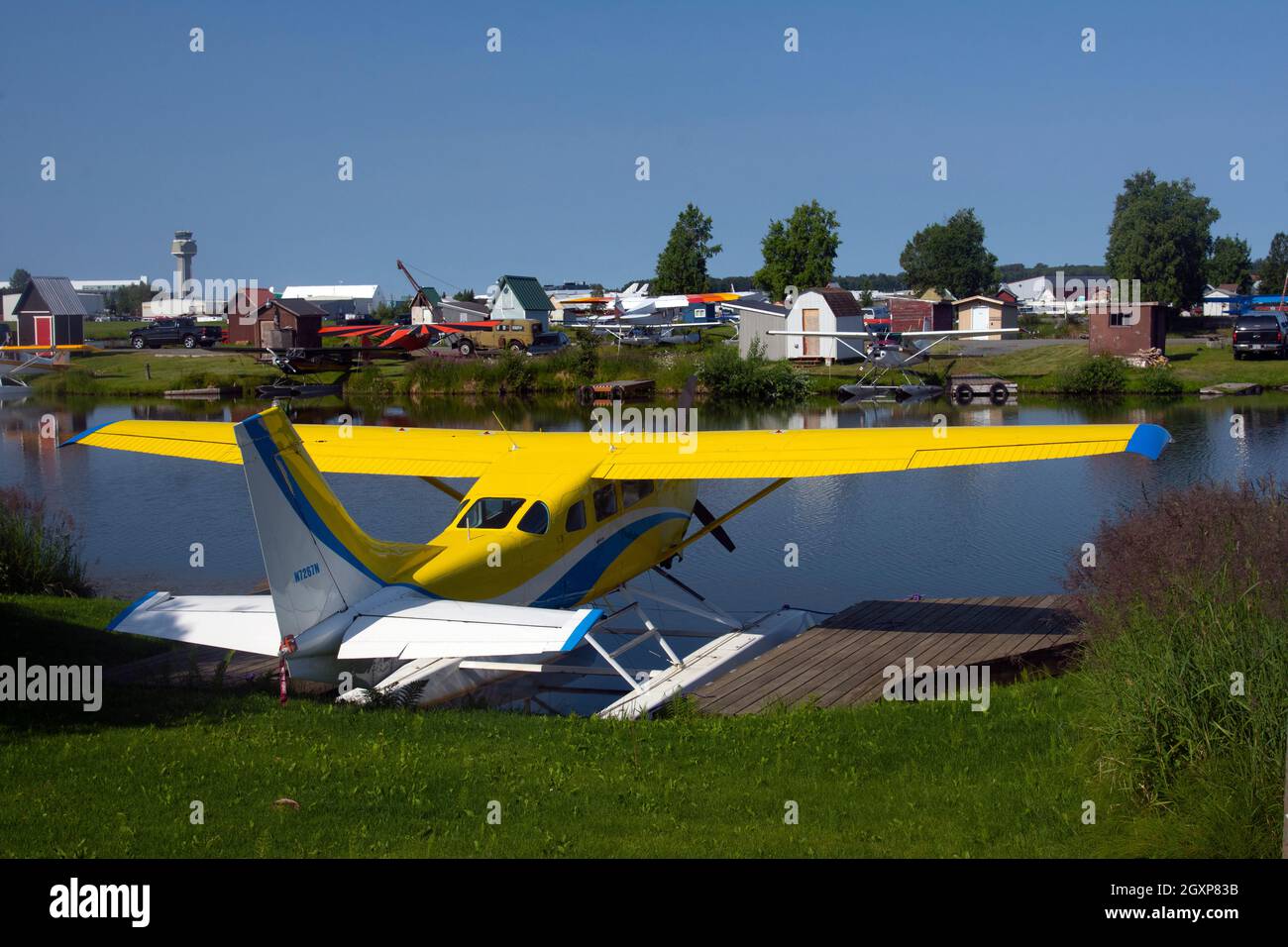 Das Wasserflugzeug dockte am Lake Hood Airport an, dem verkehrsreichsten für kleine Wasserflugzeuge der Welt, Anchorage, Alaska, USA Stockfoto