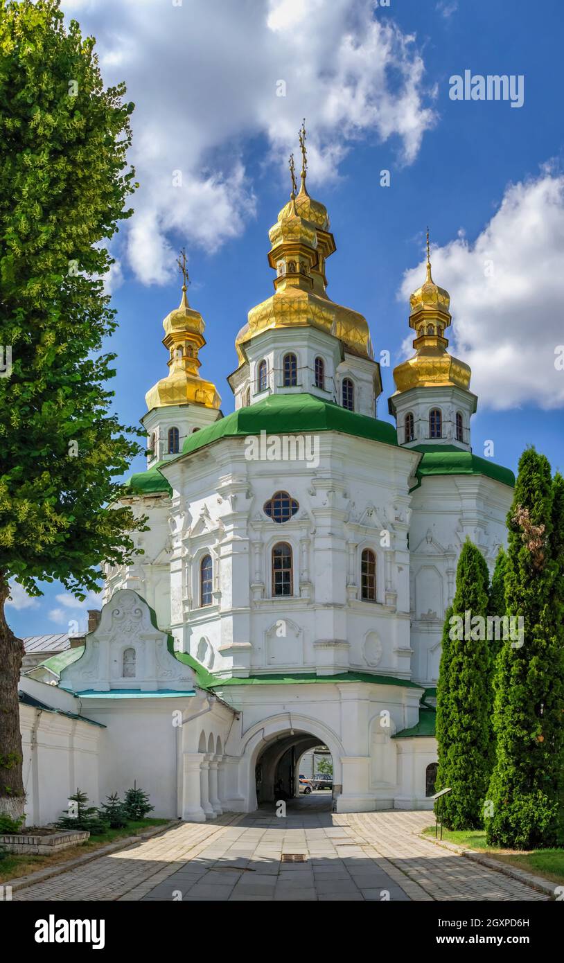 Kiew, Ukraine 07.11.2020. Kyivo-Pecherska Lavra und das Kloster der Höhlen in Kiew, Ukraine, an einem sonnigen Sommertag Stockfoto