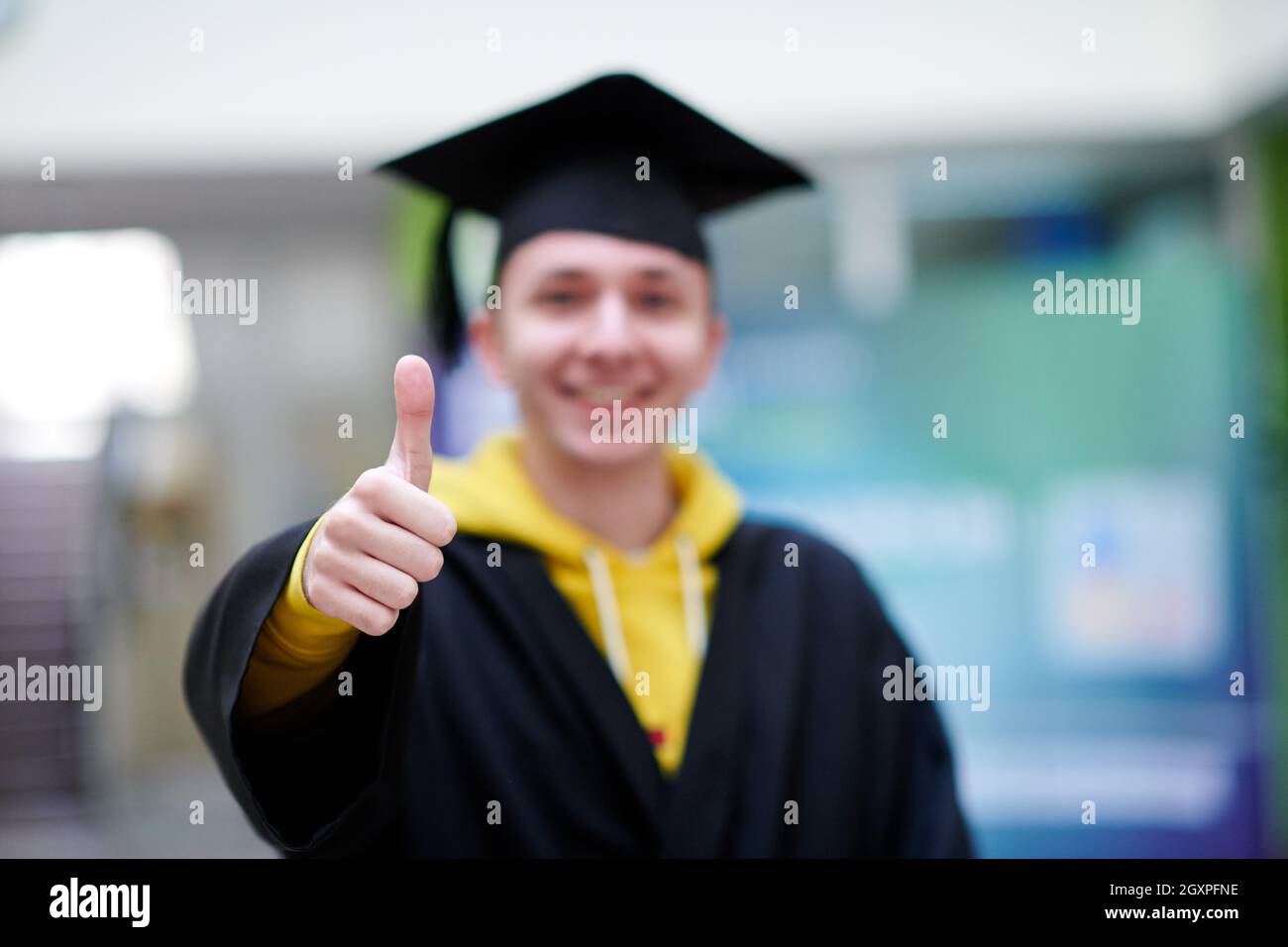 Glücklicher Mann Porträt an ihrem Abschlusstag Universität. Bildung und Menschen.wie Symbol Stockfoto