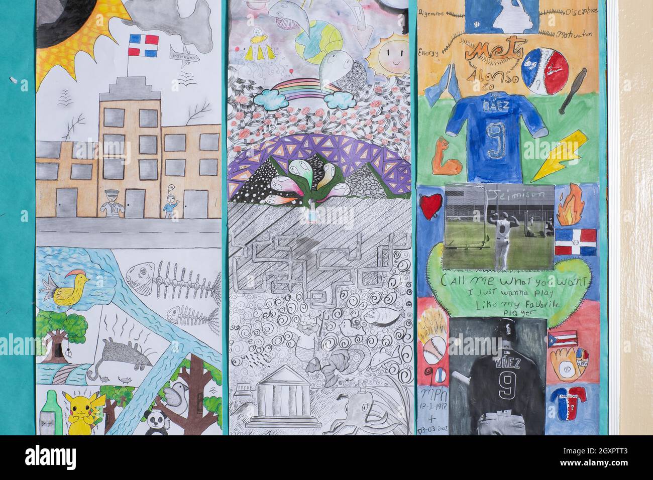 Bildung High School Schüler Kunst Arbeit auf Pinnwand im Flur zeigen verschiedene Interessen und persönliche Leidenschaften Stockfoto