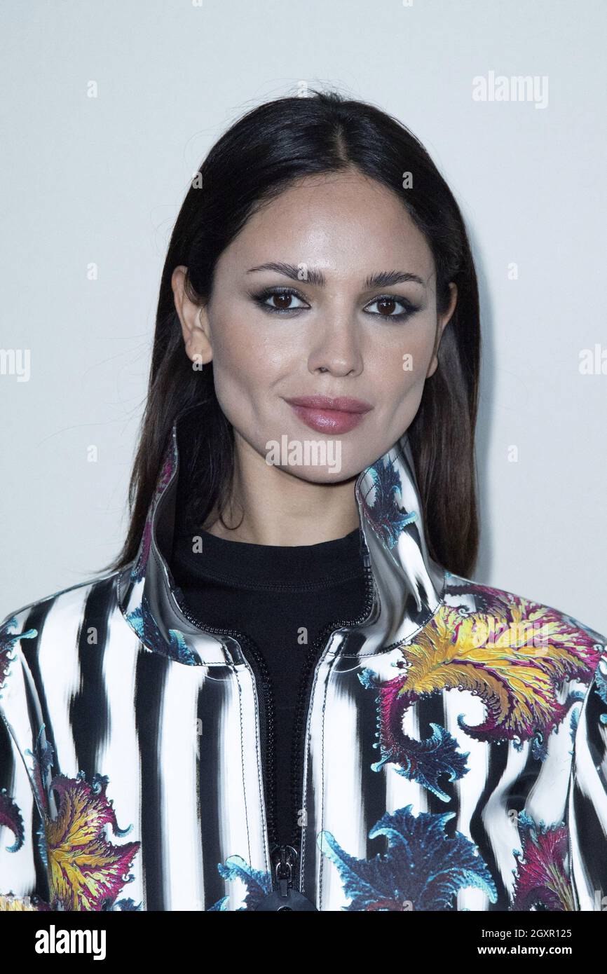 Eiza Gonzalez Rivera nimmt an der Louis Vuitton Show im Rahmen der Paris Fashion Week Womenswear Spring/Summer 2022 in Paris, Frankreich, am 05. Oktober 2021 Teil. Foto von Aurore Marechal/ABACAPRESS.COM Stockfoto