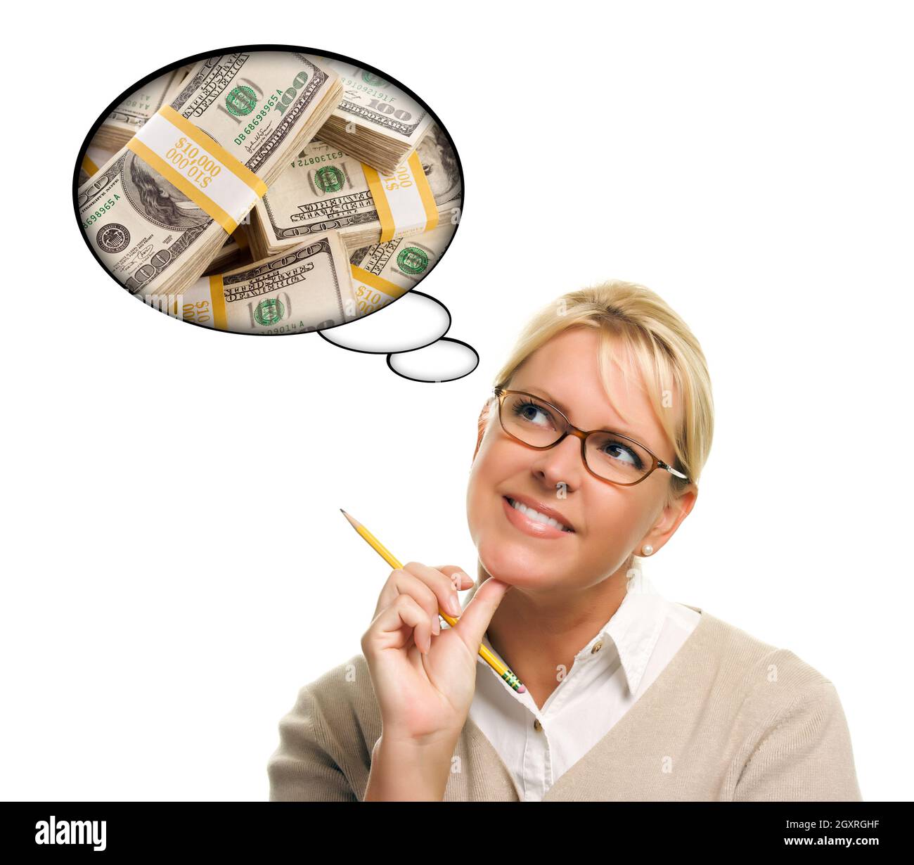 Frau mit Gedanken Blasen eines Stapels Geld isoliert auf einem weißen Hintergrund. Stockfoto