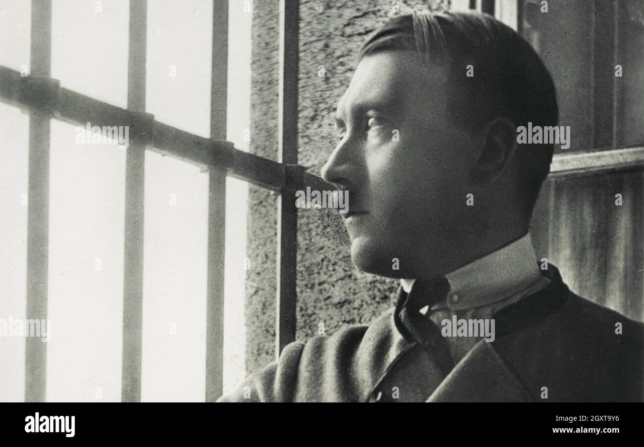 Adolf Hitler als junger Mann im Gefängnis Landsdorf 1924, nachdem er für seine Rolle im Bierhaussaal Putsch verurteilt worden war Stockfoto