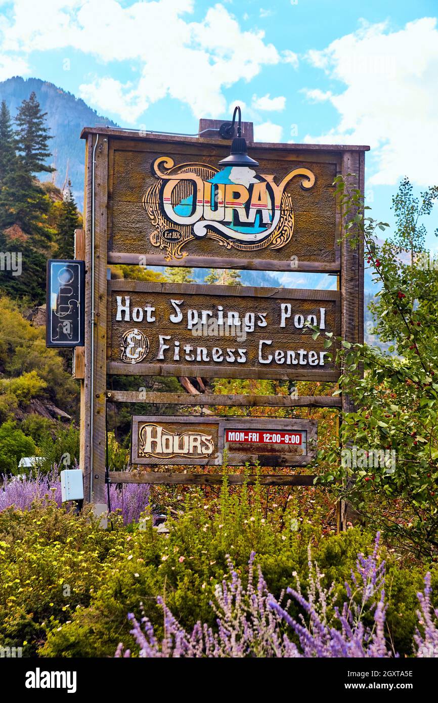 Begrüßungsschild für die Bergstadt Ouray in Colorado, USA Stockfoto