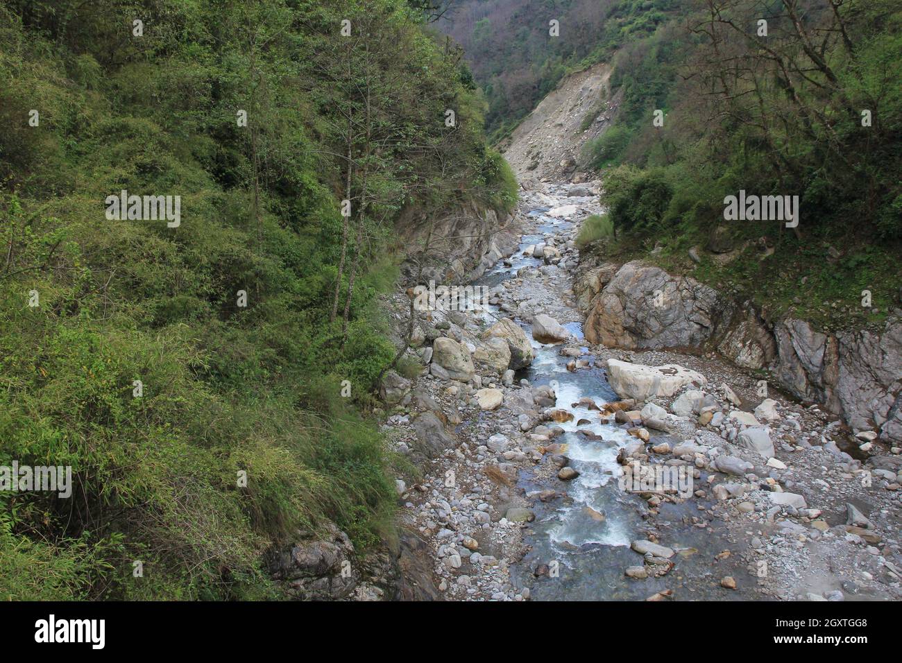 Kimrong Khola, Fluss in die Annapurna Conservation Area. Szene in der Nähe von Ghandruk. Stockfoto