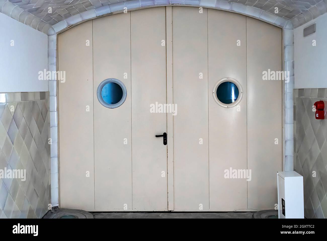 Alte Türen des Operationsbereichs Stockfoto