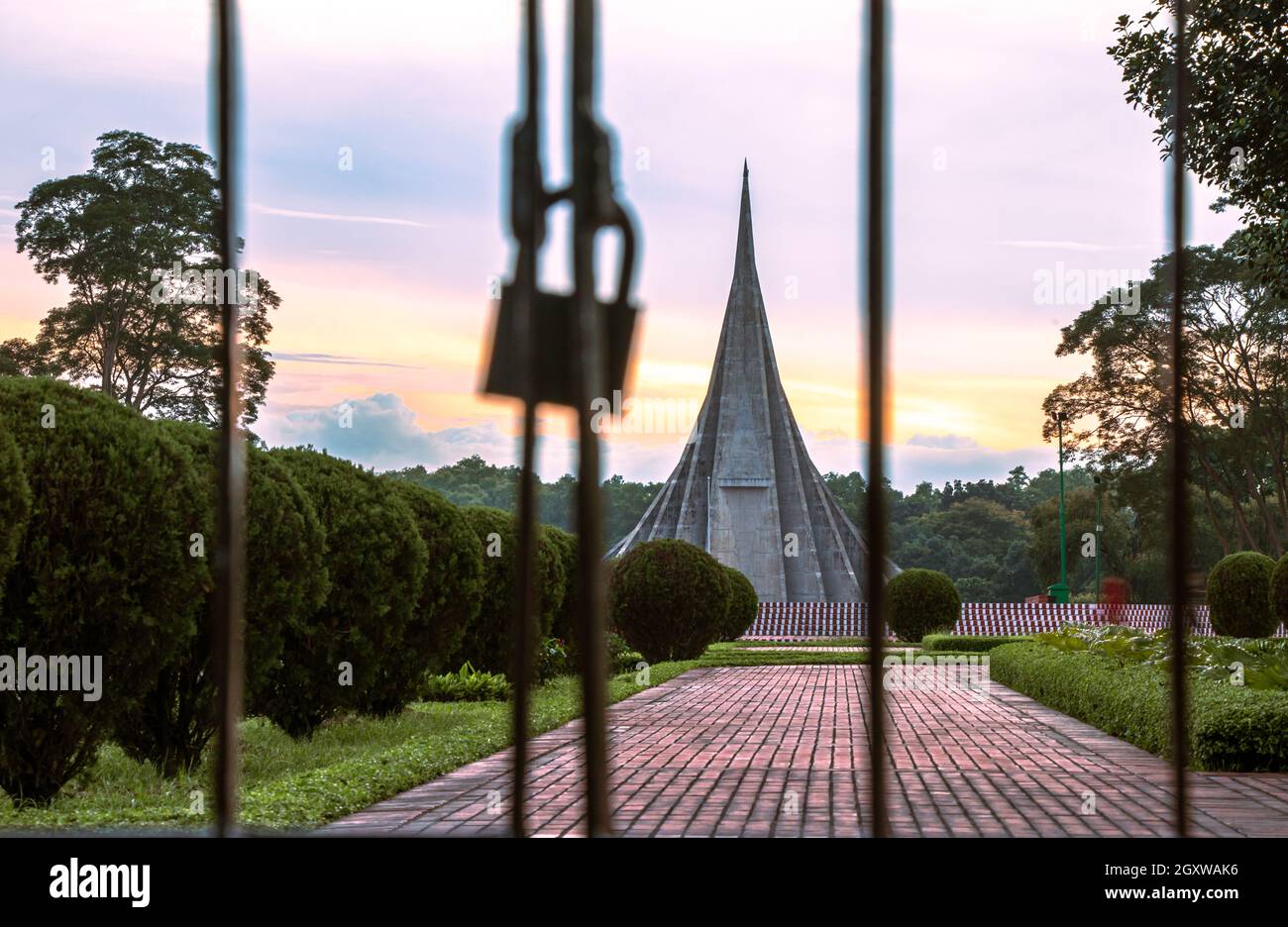 Tür des National Martyrs' Memorial of Bangladesh einsperren. Stockfoto