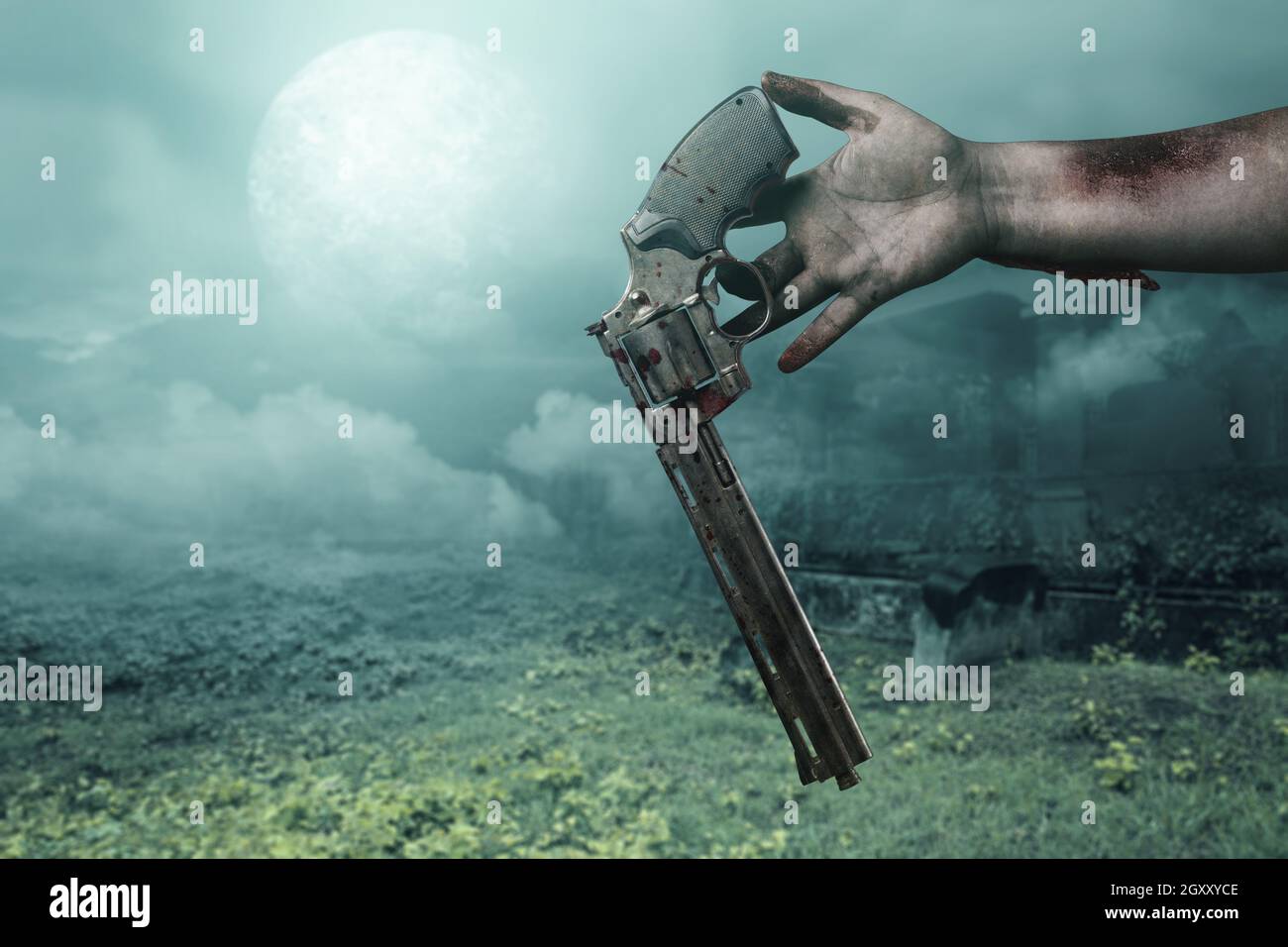 Zombie-Hände mit Wunde fallen die Waffe mit der Nachtszene Hintergrund Stockfoto