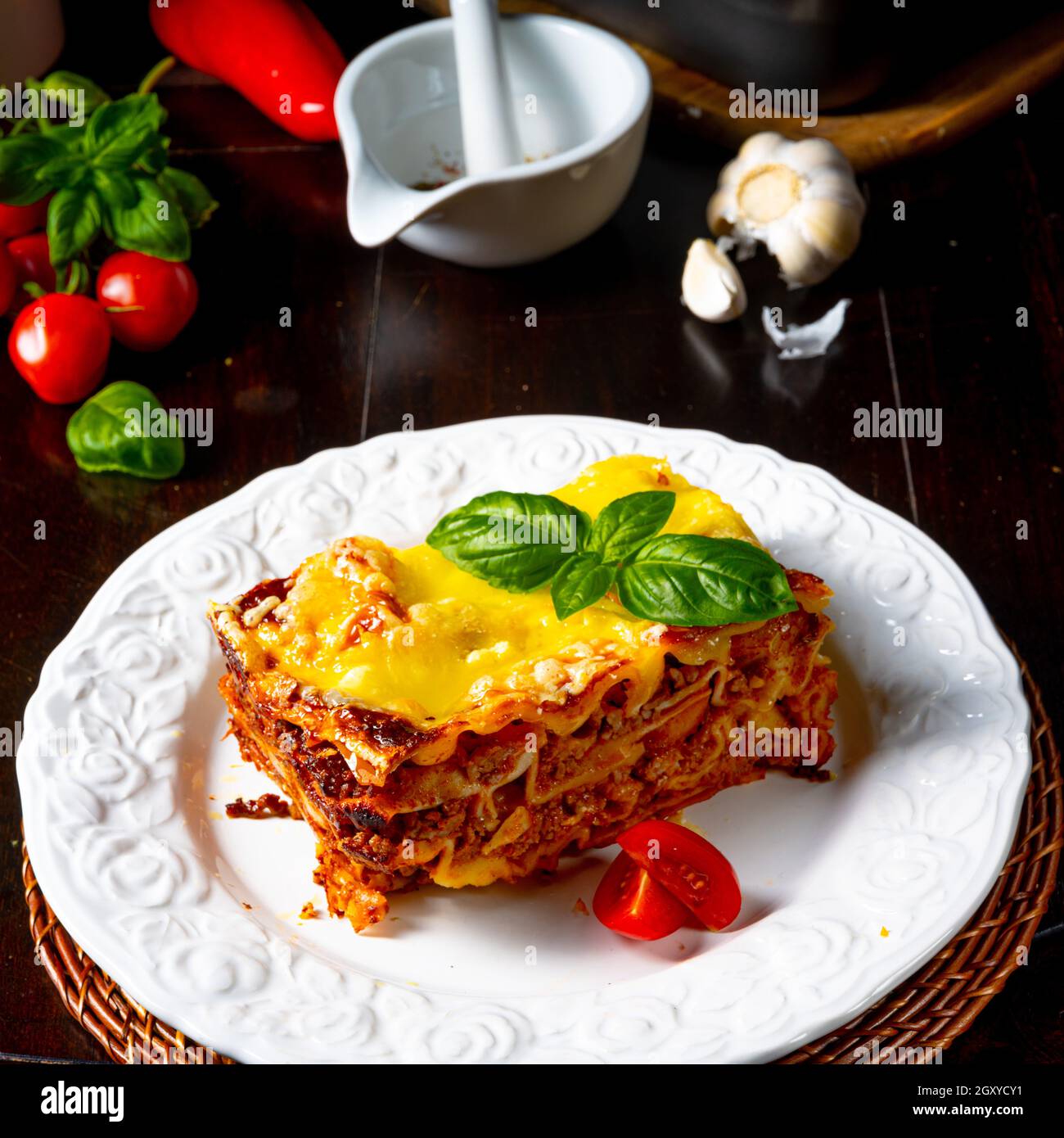 Köstliche Lasagne mit Bolognese und Bechamelsauce Stockfoto