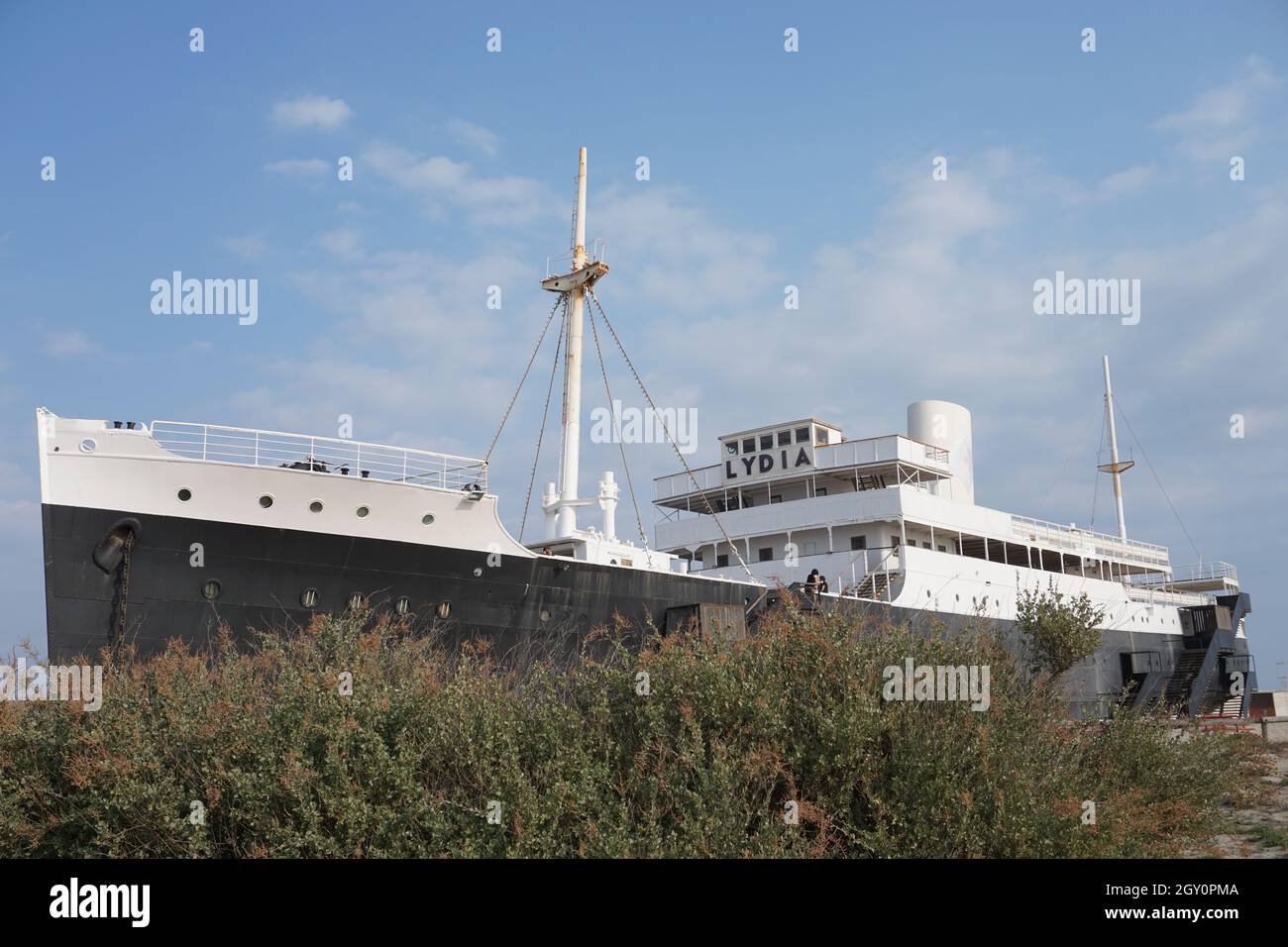 Das Schiff Le Lydia am Strand in Le Barcarès, Frankreich Stockfoto