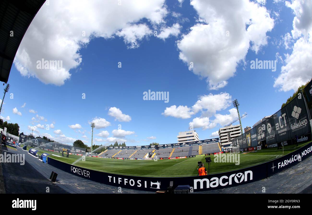 FAMALICAO, PORTUGAL - 18. SEPTEMBER: Panoramablick auf Estadio Municipal von Famalicao vor dem Liga Portugal Bwin-Spiel zwischen FC Famalicao und CS Maritimo im Estadio Municipal am 18. September 2021 in Famalicao, Portugal. (Foto nach MB-Medien) Stockfoto