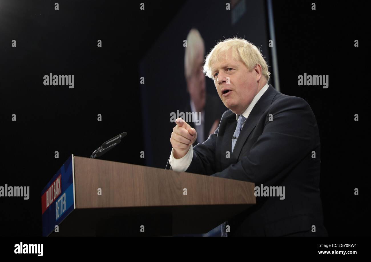 Manchester, Großbritannien. Oktober 2021. Der britische Premierminister Boris Johnson hält am Mittwoch, den 06. Oktober 2021, seine Grundsatzrede auf der konservativen Parteikonferenz 2021 in Manchester. Foto von Hugo Philpott/UPI Credit: UPI/Alamy Live News Stockfoto