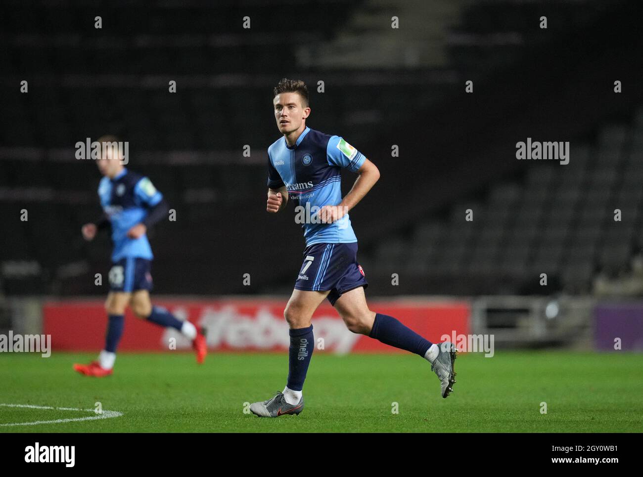 Milton Keynes, Großbritannien. Oktober 2021. David Wheeler von Wycombe Wanderers beim Gruppenspiel der EFL Trophy (Papa John's Trophy) zwischen MK Dons und Wycombe Wanderers am 5. Oktober 2021 im Stadion:mk, Milton Keynes, England. Foto von Andy Rowland. Quelle: Prime Media Images/Alamy Live News Stockfoto
