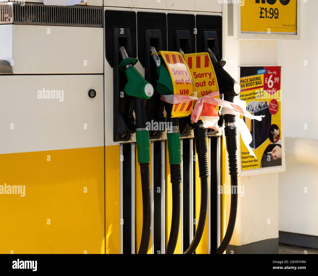 Geschlossene Tankstelle in Großbritannien wegen Kraftstoffmangel. Stockfoto