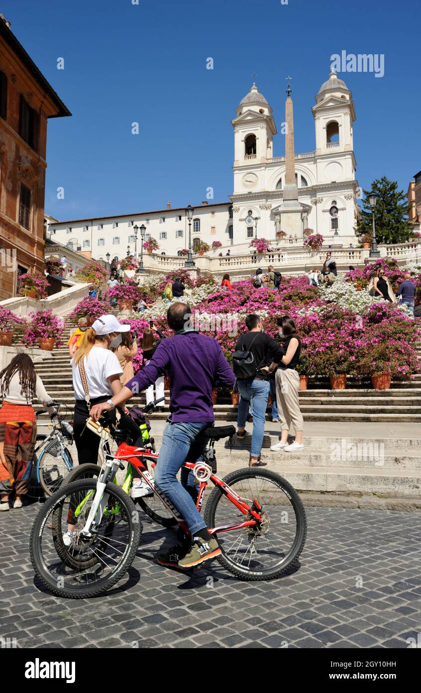 Italien, Rom, Spanische Treppe mit Blumen im Frühling Stockfoto