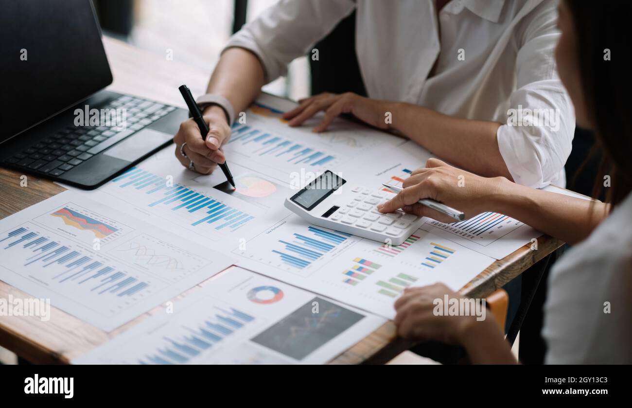 Nahaufnahme Geschäftsleute Treffen Konferenz Diskussion Unternehmenskonzept. Stockfoto