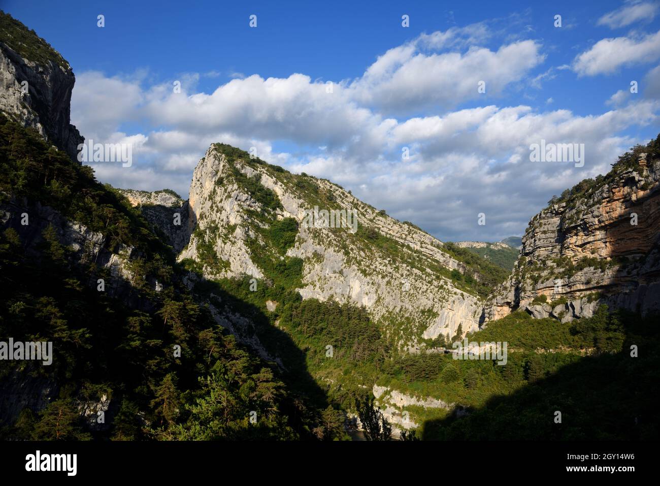 Couloir Samson, Point Sublime, Route des Crêtes & Cliffs in der Schlucht von Verdon oder Gorges du Verdon Rougon Alpes-de-Haute-Provence Frankreich Stockfoto
