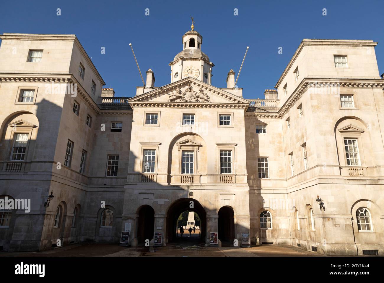 Das Gebäude der Horse Guards in Whitemall in London, England. Das Gebäude wurde für die Household Cavalry gebaut und beherbergt das Household Cavalry Museum. Stockfoto