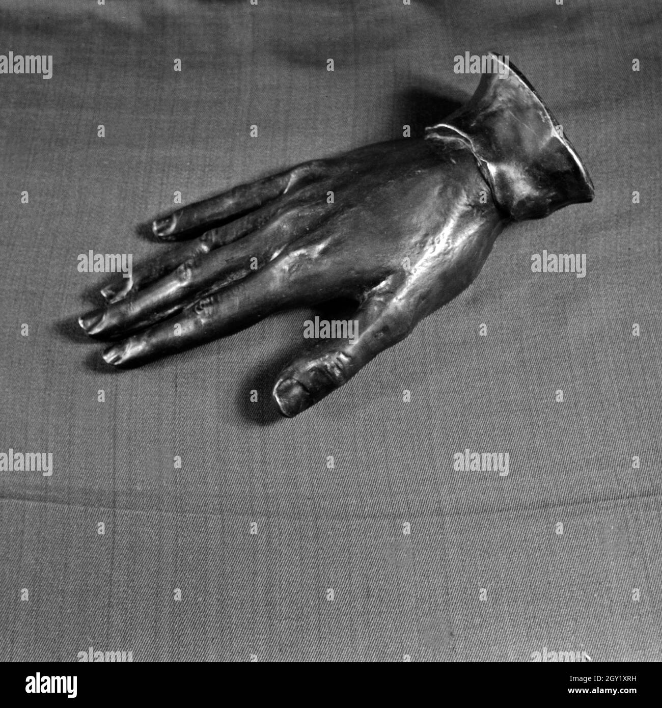 Reproduktion aus der Sammlung Erich Retzlaff: Hand aus Bronze, Deutschland 1930er Jahre. Reproduktion von der Erich Retzlaff Sammlung: bronce Hand, Deutschland 1930. Stockfoto