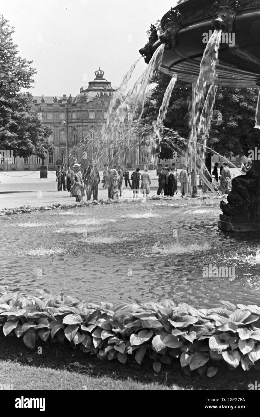 Das Neue Schloss in Stuttgart ist eine der wichtigsten Sehenswürdigkeiten der Stadt, Deutschland 1930er Jahre. Das Neue Schloss in Stuttgart, eine der Hauptattraktionen der Stadt, Deutschland 1930. Stockfoto