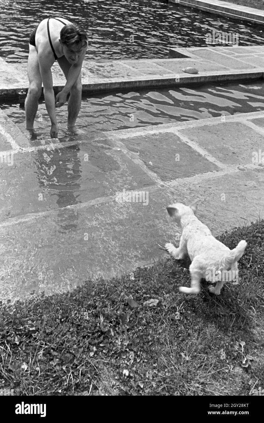 Im Schwimmbad Im Luftkurort Altensteig Im Schwarzwald, Deutschland, 1930er Jahre. Im Schwimmbad in der Luftkurort Altensteig im Schwarzwald, Deutschland der 1930er Jahre. Stockfoto