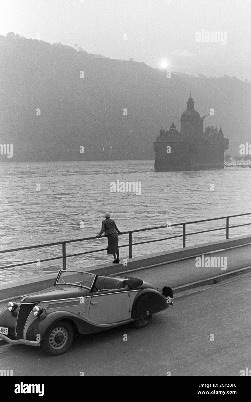 Ein Ausflug nach Kaub am Rhein, Deutsches Reich 30er Jahre. Eine Reise nach kaup am Rhein, Deutschland 1930. Stockfoto