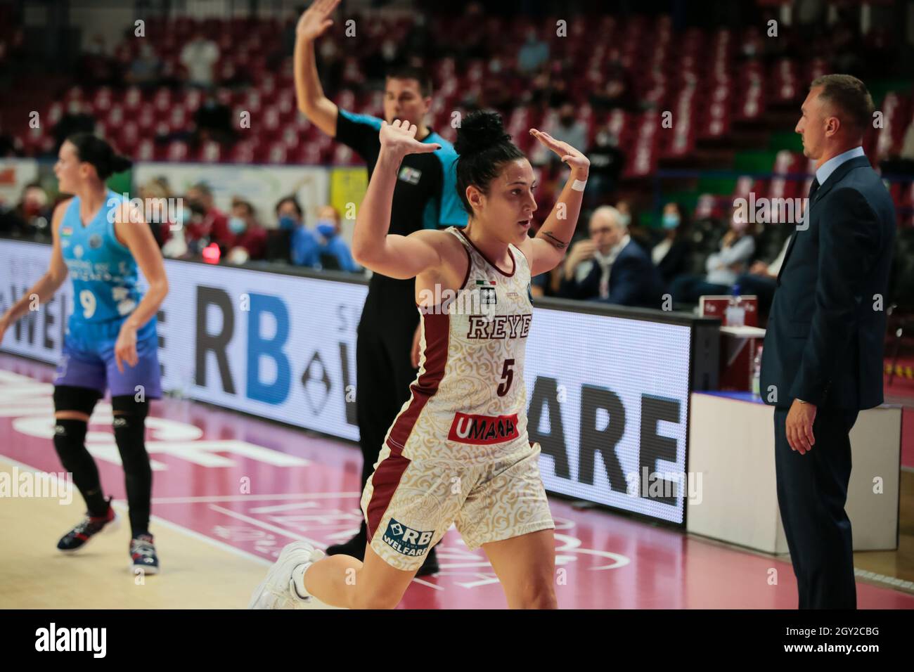 Venedig, Italien. Oktober 2021. Debora Carangelo (Umana Reyer Venezia) während Umana Reyer Venezia gegen KSC Szekszard, Basketball Euroleague Women Championship in Venedig, Italien, Oktober 06 2021 Quelle: Independent Photo Agency/Alamy Live News Stockfoto