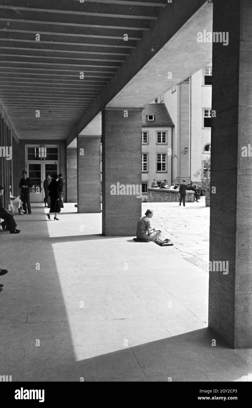 Ein Ausflug zur Ruprecht-Karls-Universität in Heidelberg, Deutsches Reich 30er Jahre. Ein Ausflug in die Ruprecht-Karls-Universität in Heidelberg; Deutschland 1930. Stockfoto