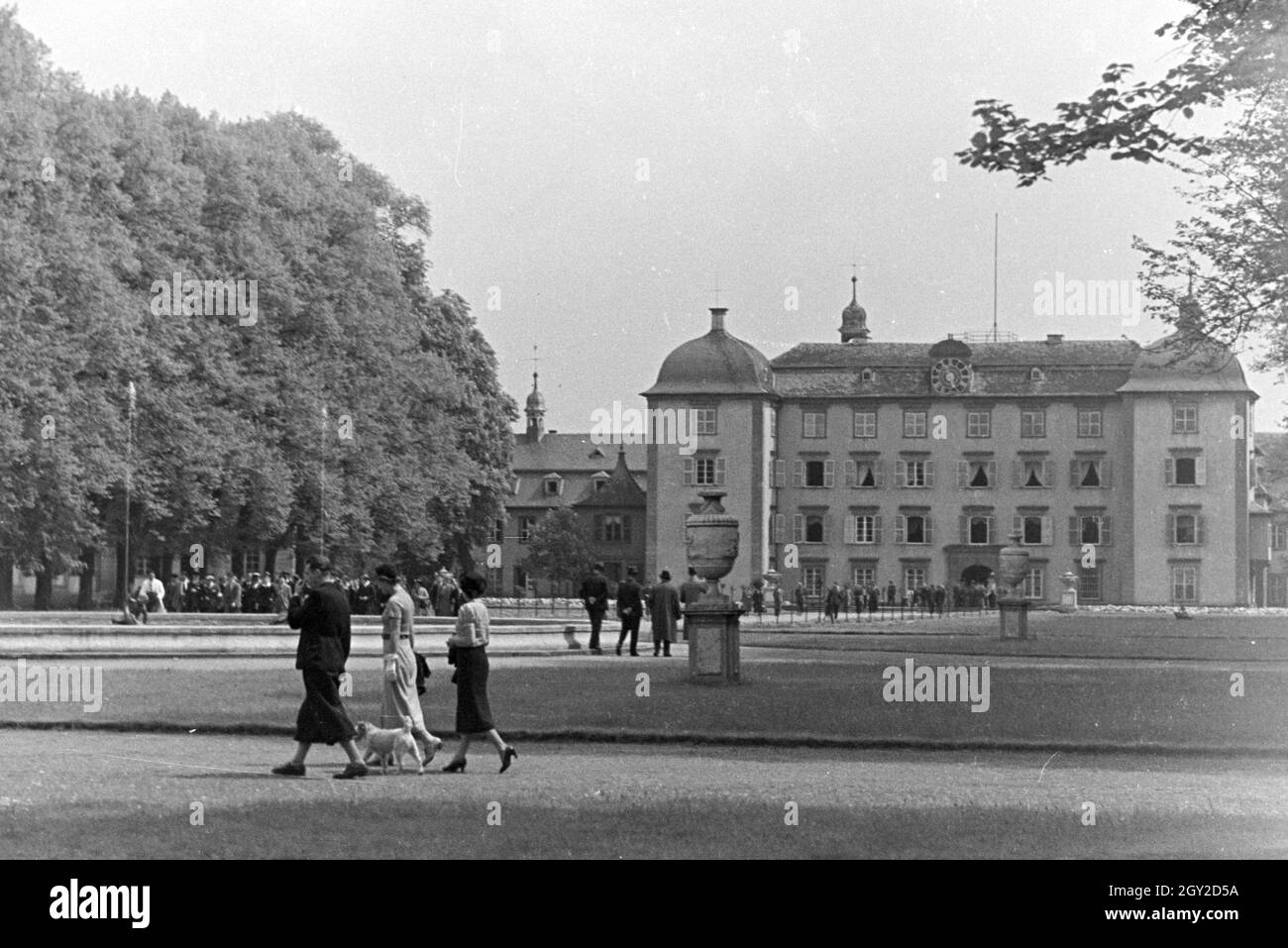 Ein Ausflug zum Schloss Schwetzingen, Deutsches Reich 30er Jahre. Eine Exkursion nach Schwetzingen; Deutschland 1930. Stockfoto