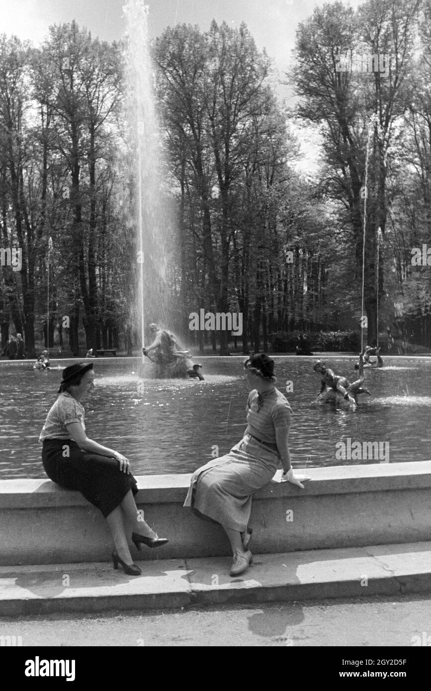 Ein Ausflug zum Schloss Schwetzingen, Deutsches Reich 30er Jahre. Eine Exkursion nach Schwetzingen; Deutschland 1930. Stockfoto