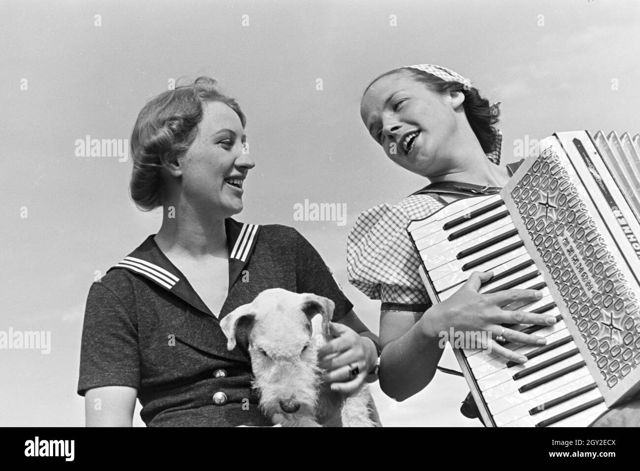 Frauen beim Musizieren, Deutsches Reich 30er Jahre. Frauen machen Musik, Deutschland 1930. Stockfoto