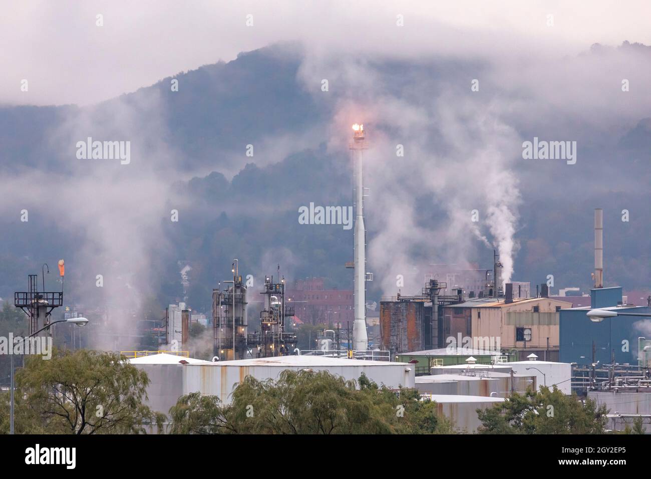 Bradford, Pennsylvania - die Ölraffinerie der American Refining Group. Früher Kendall, ist es die älteste kontinuierlich in Betrieb befindliche Raffinerie in der United Street Stockfoto