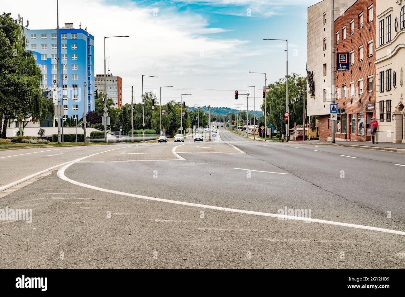 ZALAEGERSZEG, UNGARN 15. AUGUST 2021 Blick auf den Verkehr und die