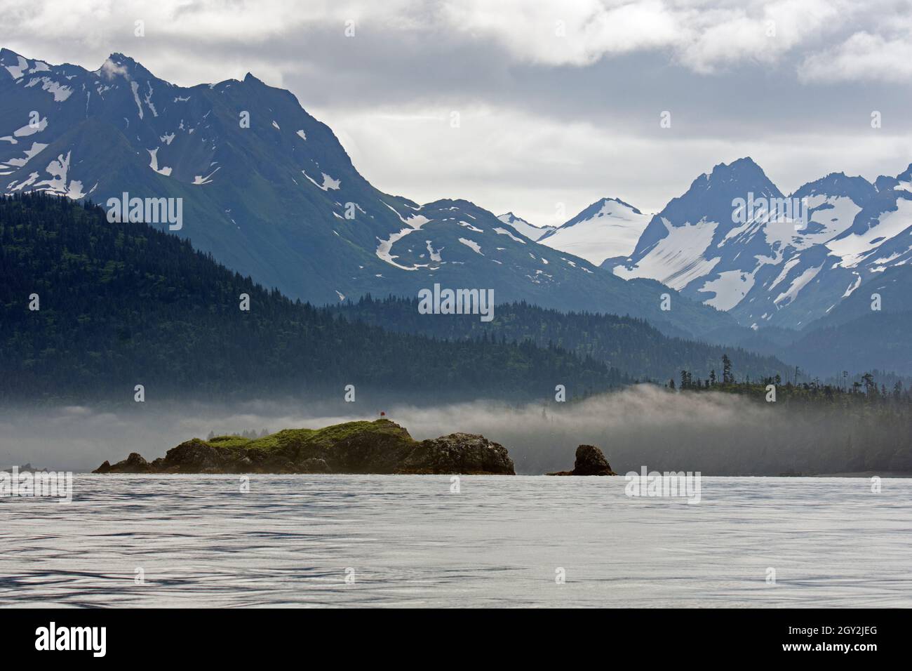 Gull Island und Kachemak Mountain Range, Kachemak Bay, Homer, Alaska, USA Stockfoto