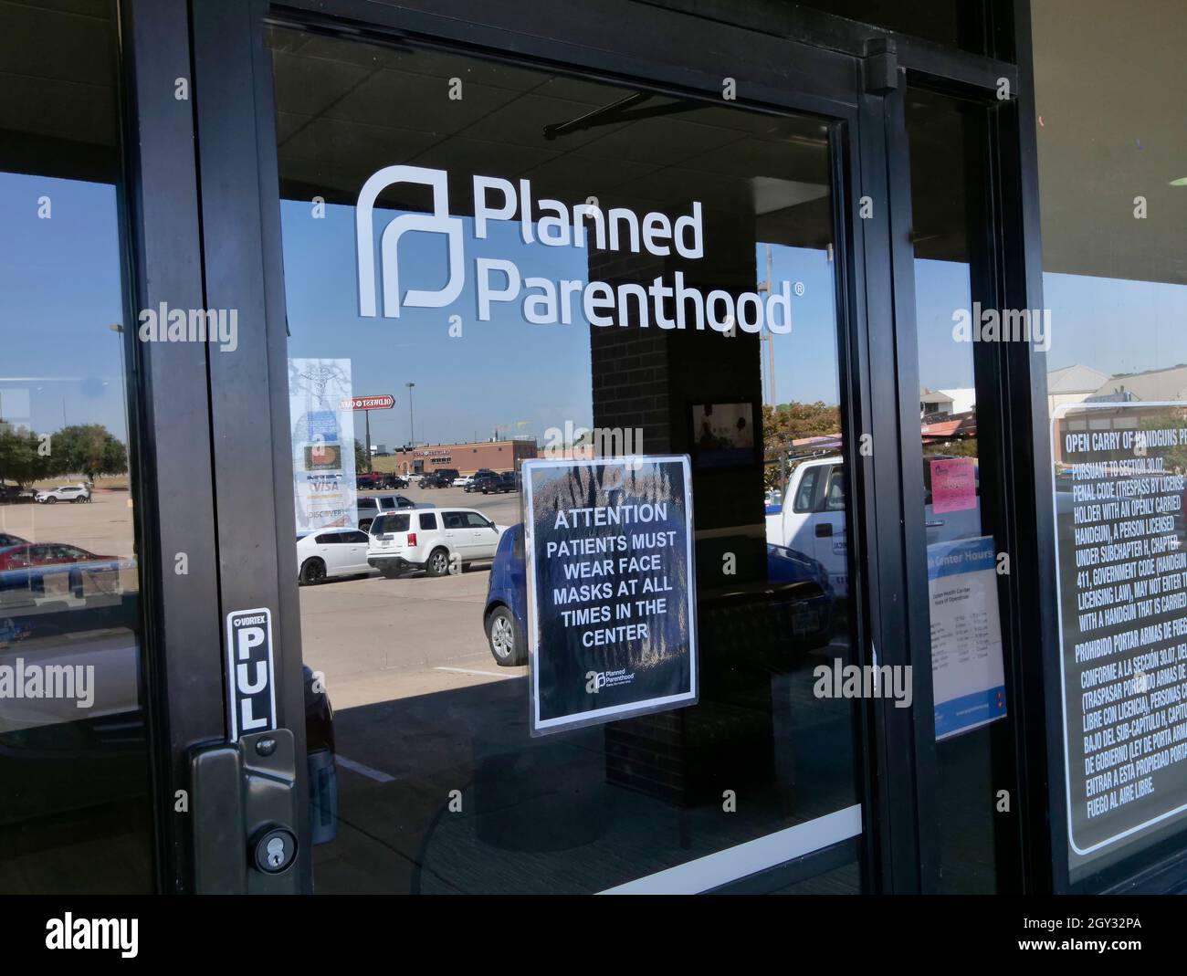 Die geplante Parenthood Clinis im Einkaufszentrum entlang der I-35E in Denton, Texas, wird von der Gebetsvigil „40 Days for Life“ angepickelt. Die Residenz in Texas begann am 16. September mit ihren Protesten und wird bis Ende Oktober protestieren. Vierzig Tage. Anti-Abtreibungsaktivist Sie glauben, dass der Texas Govenor Abbott ein wunderbarer Mann ist. Stockfoto