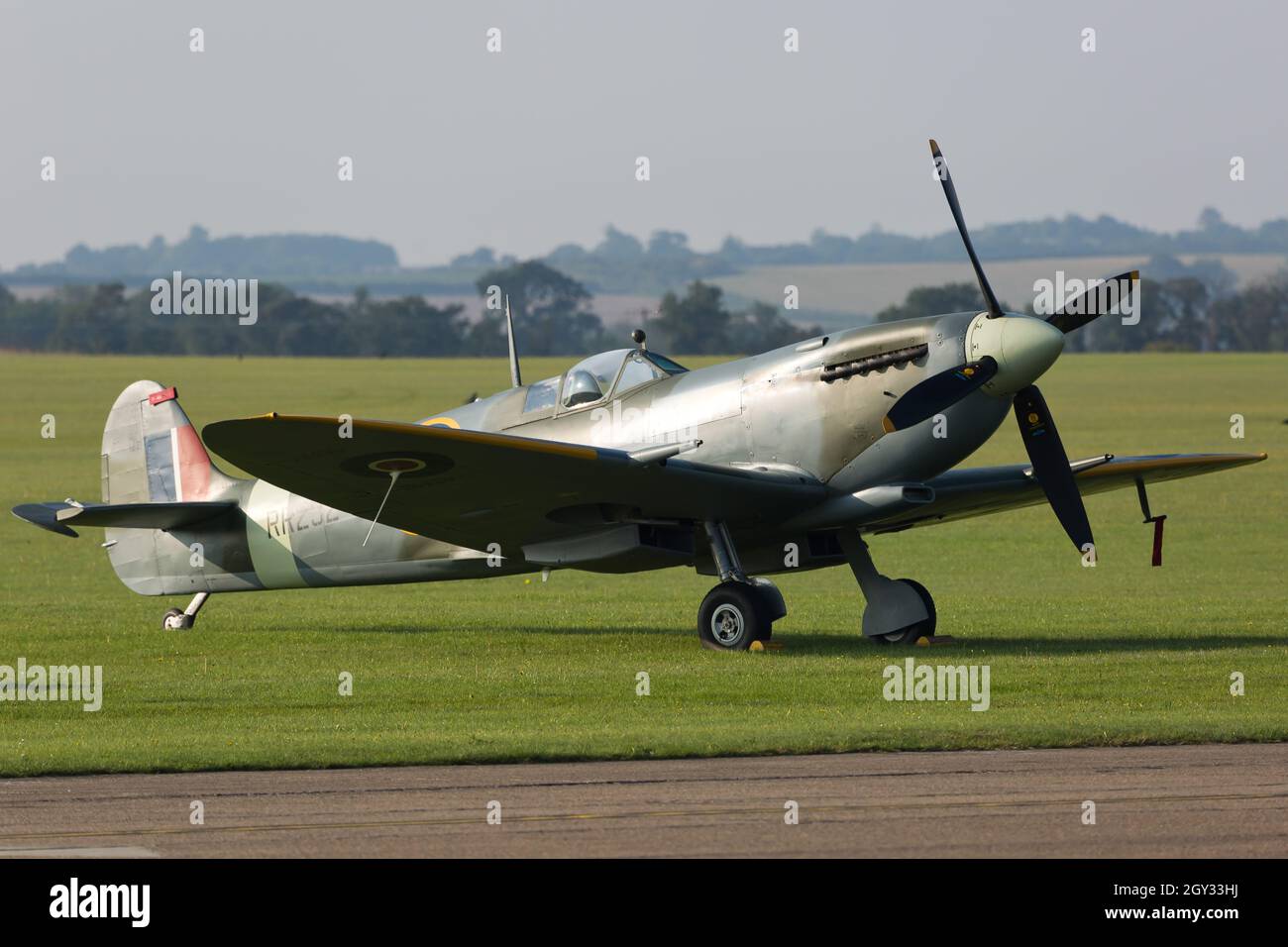 Spitfire Number Rr232 Rs232 spitfire -Fotos und -Bildmaterial in hoher Auflösung – Alamy