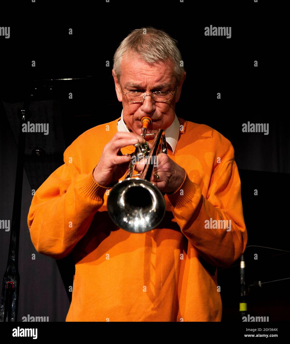 Dick Pearce mit dem Dick Pearce & Clark Tracey Trio - Herts Jazz Club Stockfoto