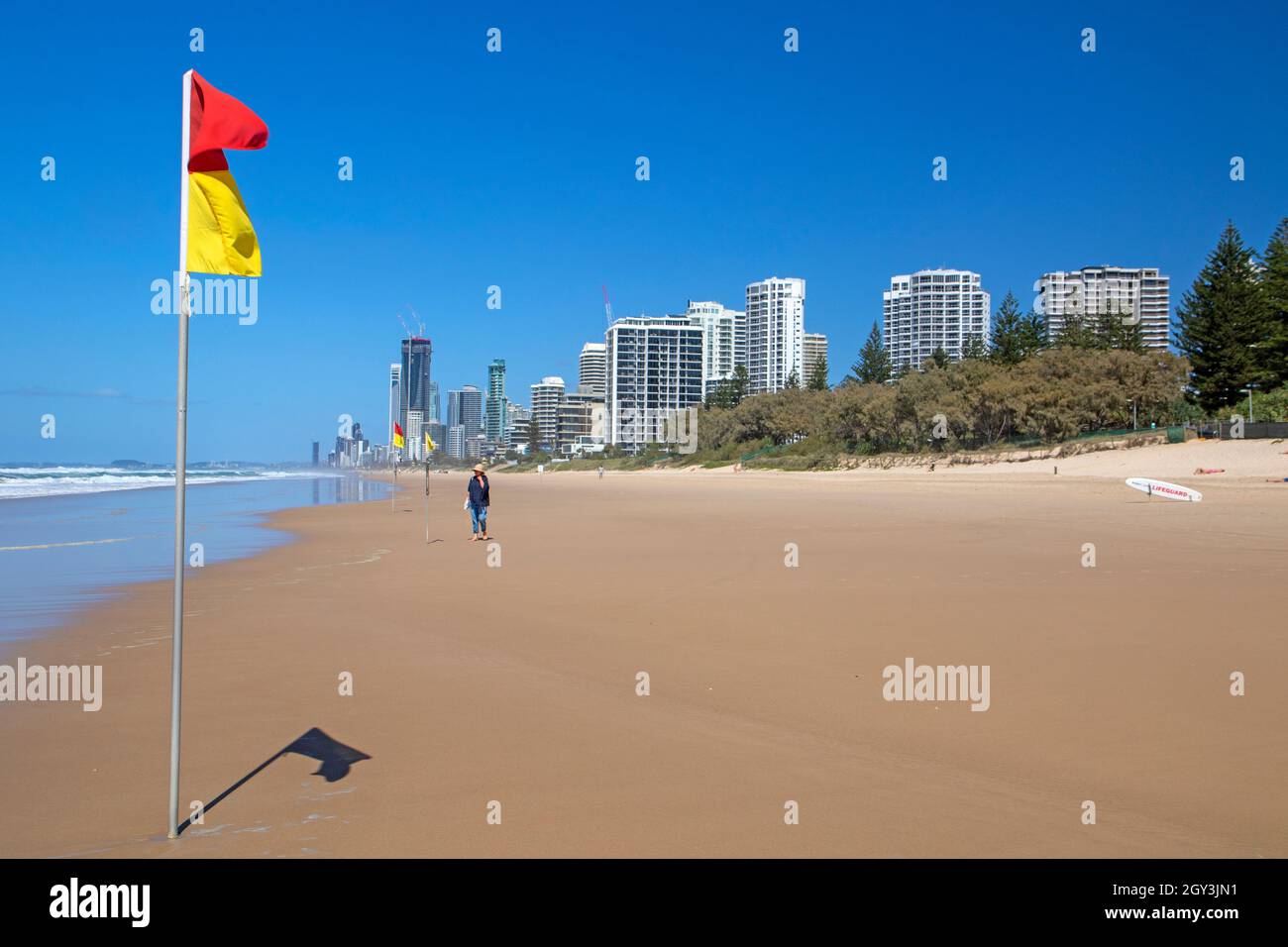 Schwimmen Sie zwischen den Flaggen, Main Beach, Gold Coast Stockfoto