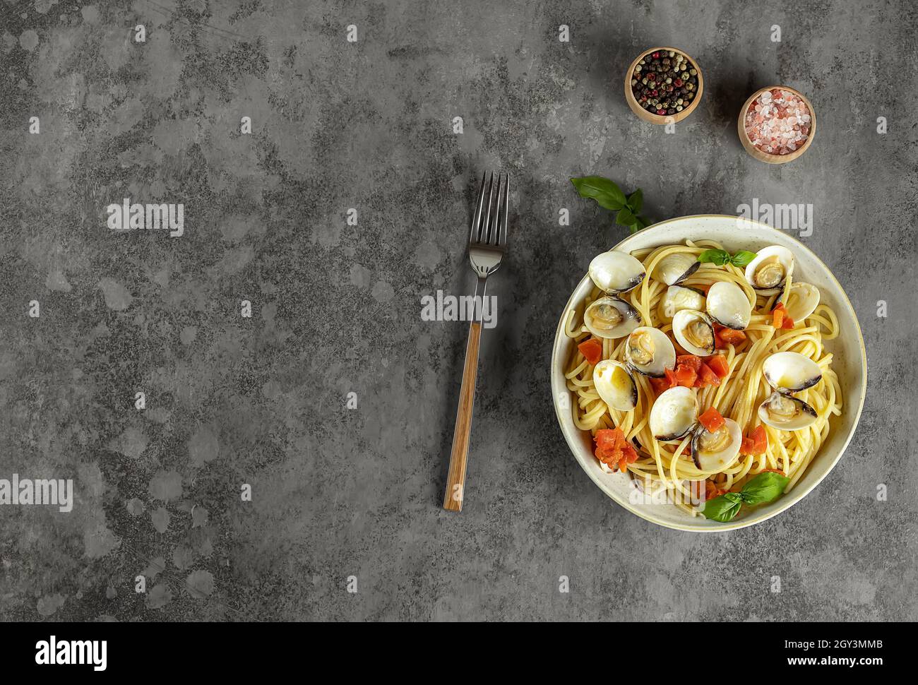 Traditionelle italienische Pasta mit Meeresfrüchten und Venusmuscheln. Spaghetti alle Vongole. Stockfoto
